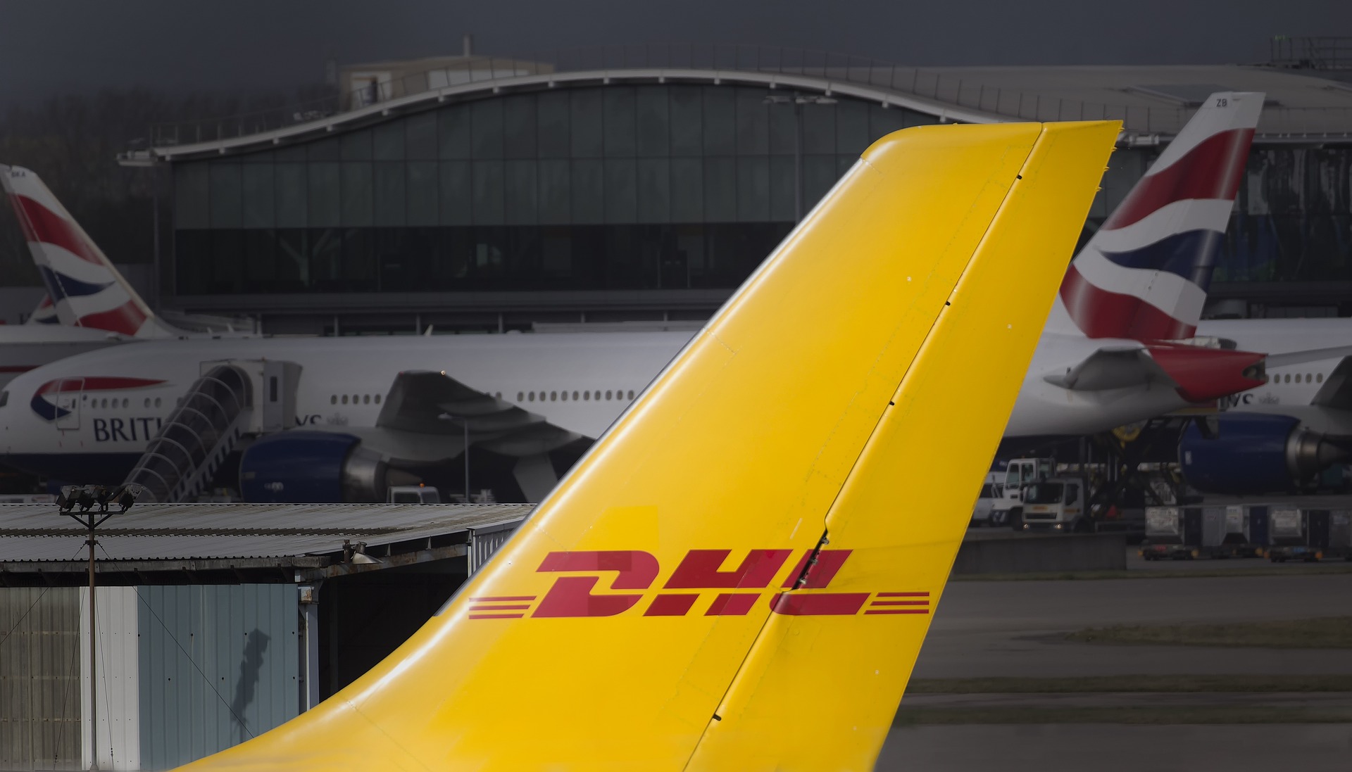 krídlo s logom DHL