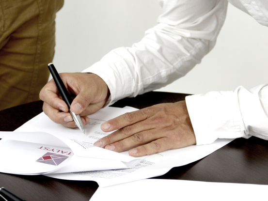 zmluva podpis papiera